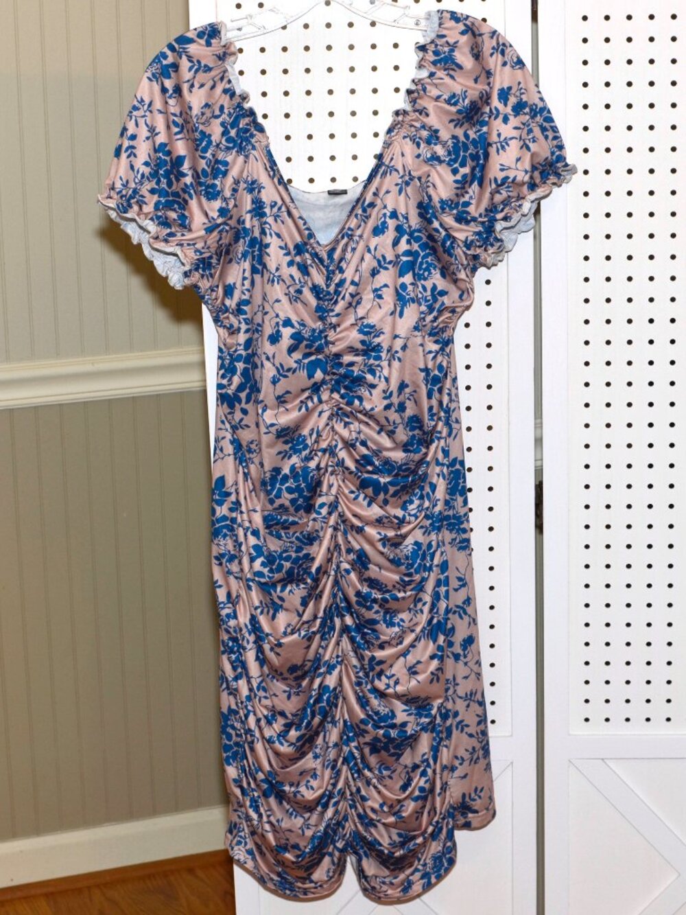 Plus Size 2XL SHEIN Curve Pink & Blue Floral Ruched Milkmaid Bodycon Dress